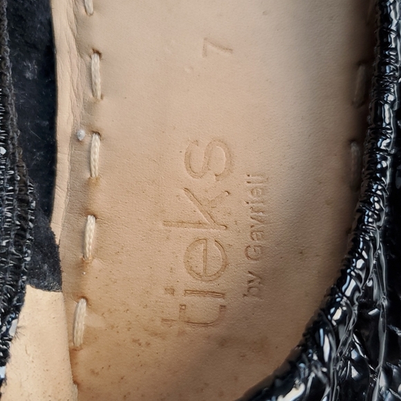 Tieks obsidian black croc patent leather ballet flats with box and flower - Picture 8 of 17